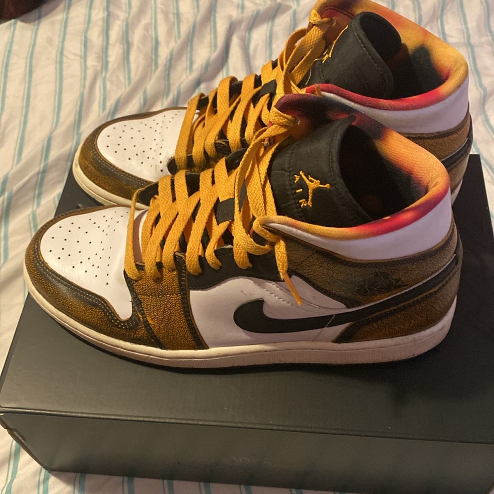 Jordan 1 SE colorway - Picture 3 of 7